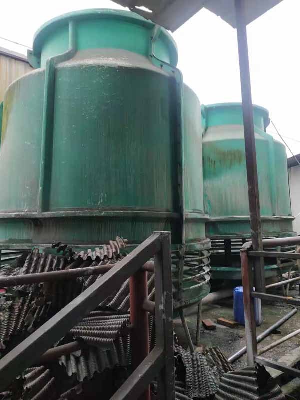 自贡龙泉经济技术开发区2台80T冷却塔维修现场
