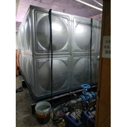 贵州日报30T玻璃钢水箱撤除,并安装304不锈钢水箱