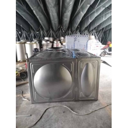 四川双流3立方不锈钢水箱焊接现场-订购单位自贡法泰洁净技术有限公司